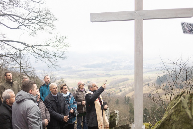 Poświęcenie nowego krzyża na Rogowcu