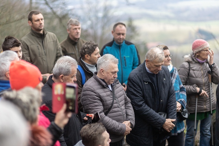 Poświęcenie nowego krzyża na Rogowcu