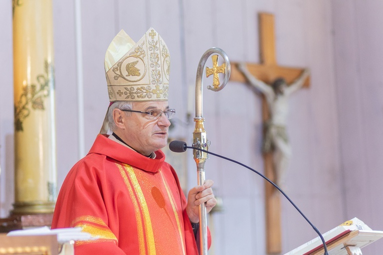 Poświęcenie nowego krzyża na Rogowcu