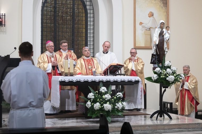 Katowice. Kardynał Marcello Semeraro odprawił Mszę Świetą w katowickim Klasztorze Siostr Karmelitanek.