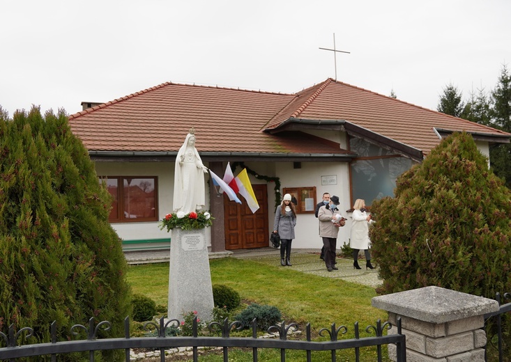Relikwie św. Brata Alberta Chmielowskiego w kaplicy w Sadowicach