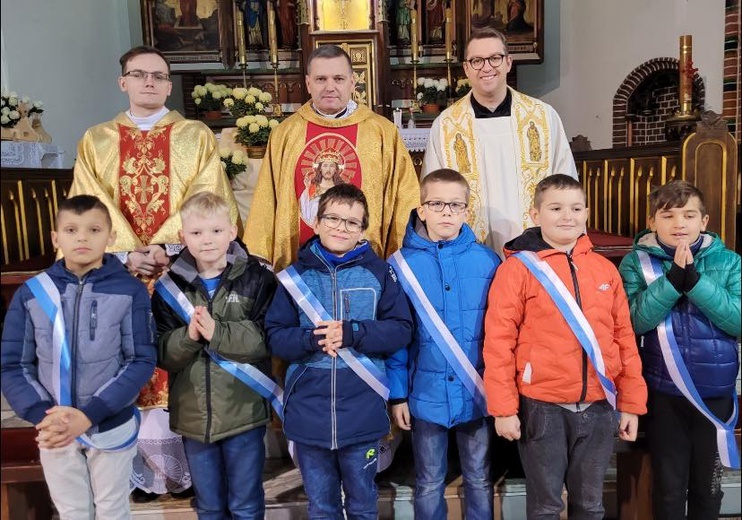 Nowe zastępy służby liturgicznej w parafiach