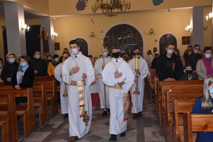 Dębica-Latoszyn. Wspólna Eucharystia, podziękowania i wyróżnienia dla najlepszych