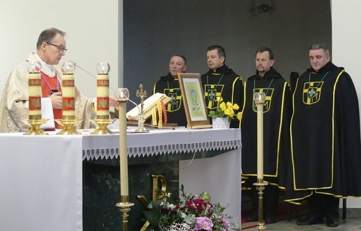 Chorągiew Rycerzy Jana Pawła II powstała w parafii św. Wawrzyńca w Grojcu