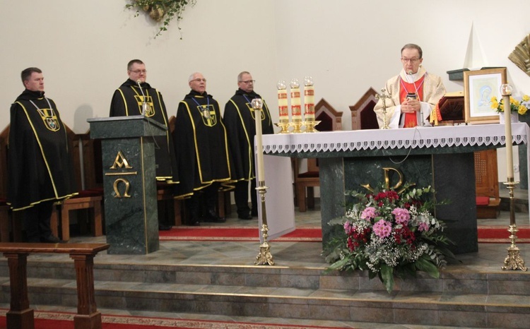 Chorągiew Rycerzy Jana Pawła II powstała w parafii św. Wawrzyńca w Grojcu