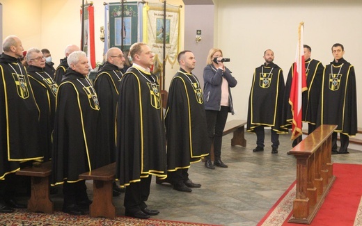 Chorągiew Rycerzy Jana Pawła II powstała w parafii św. Wawrzyńca w Grojcu