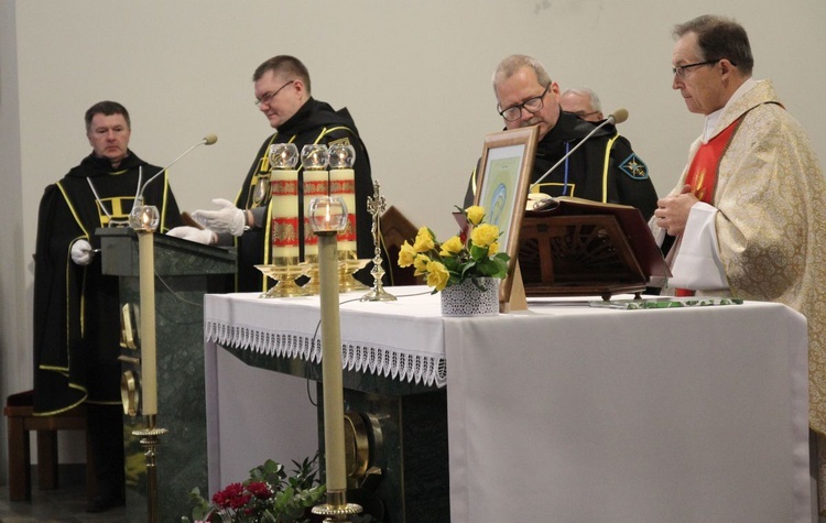 Chorągiew Rycerzy Jana Pawła II powstała w parafii św. Wawrzyńca w Grojcu