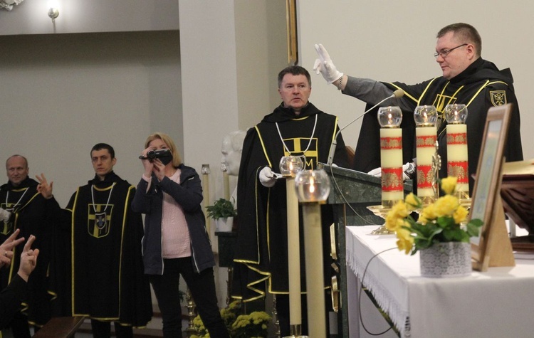 Chorągiew Rycerzy Jana Pawła II powstała w parafii św. Wawrzyńca w Grojcu