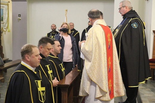 Chorągiew Rycerzy Jana Pawła II powstała w parafii św. Wawrzyńca w Grojcu