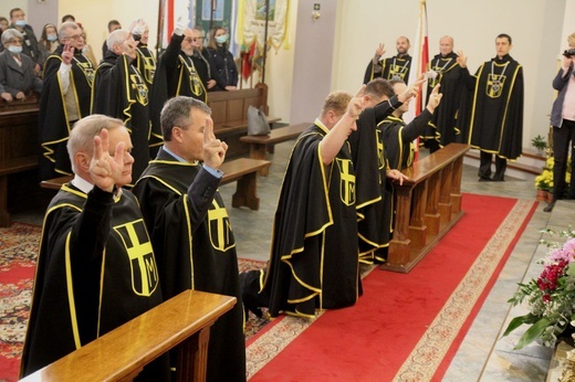 Chorągiew Rycerzy Jana Pawła II powstała w parafii św. Wawrzyńca w Grojcu