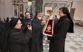 Pielgrzymka sióstr marianek do bardzkiego sanktuarium