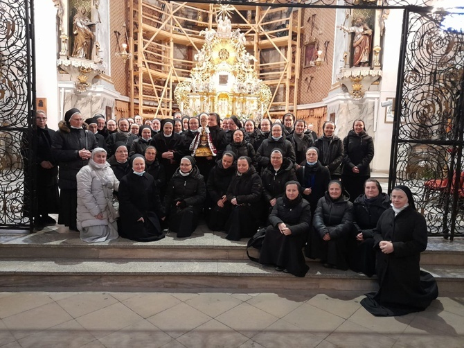 Pielgrzymka sióstr marianek do bardzkiego sanktuarium