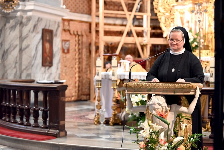 Pielgrzymka sióstr marianek do bardzkiego sanktuarium