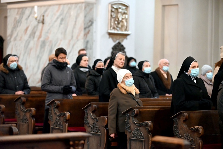 Pielgrzymka sióstr marianek do bardzkiego sanktuarium