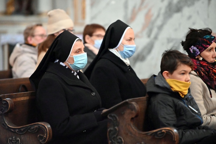 Pielgrzymka sióstr marianek do bardzkiego sanktuarium