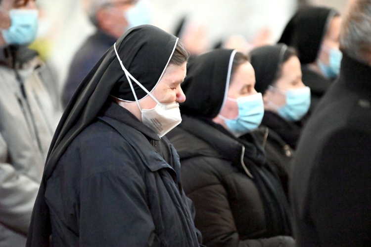 Pielgrzymka sióstr marianek do bardzkiego sanktuarium