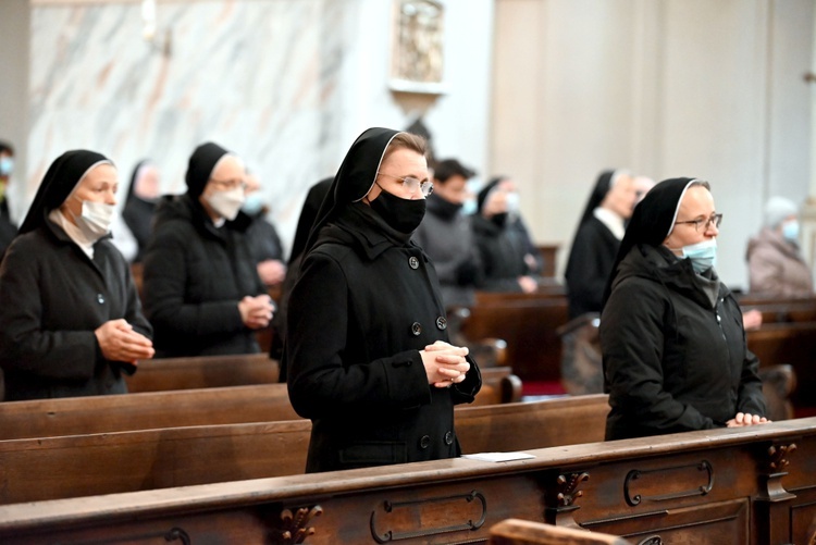 Pielgrzymka sióstr marianek do bardzkiego sanktuarium