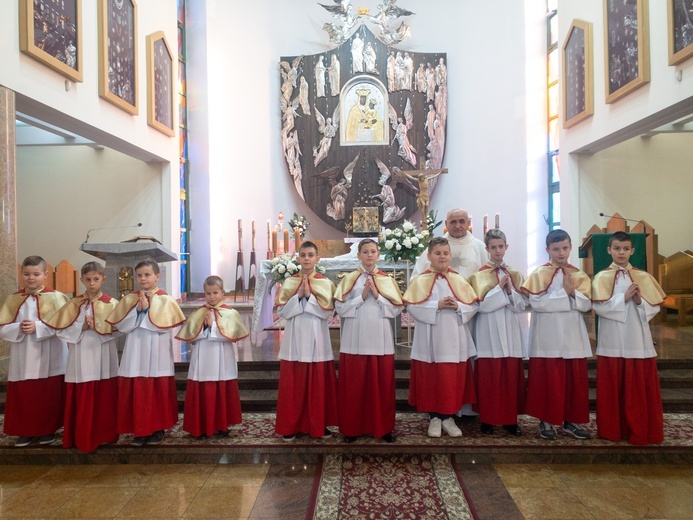 W Strzelach Wielkich 10 nowych przy ołtarzu