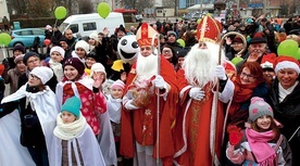 ▲	Co roku ulubieniec dzieci ma swoich pomocników.