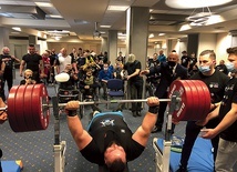 Organizowane przez Eurobeskidy ogólnopolskie zawody w wyciskaniu sztangi leżąc w Bielsku-Białej – 2021 r.