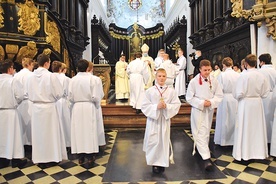 	Posługujący gdańskiemu Kościołowi w nowej roli Mateusz (z lewej) i Jakub, chwilę po ceremonii.