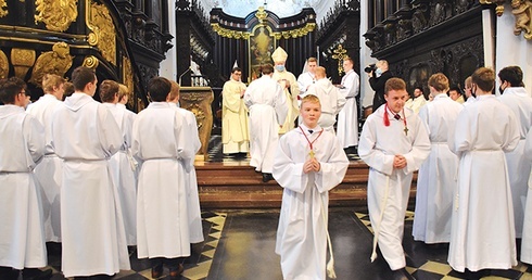 	Posługujący gdańskiemu Kościołowi w nowej roli Mateusz (z lewej) i Jakub, chwilę po ceremonii.