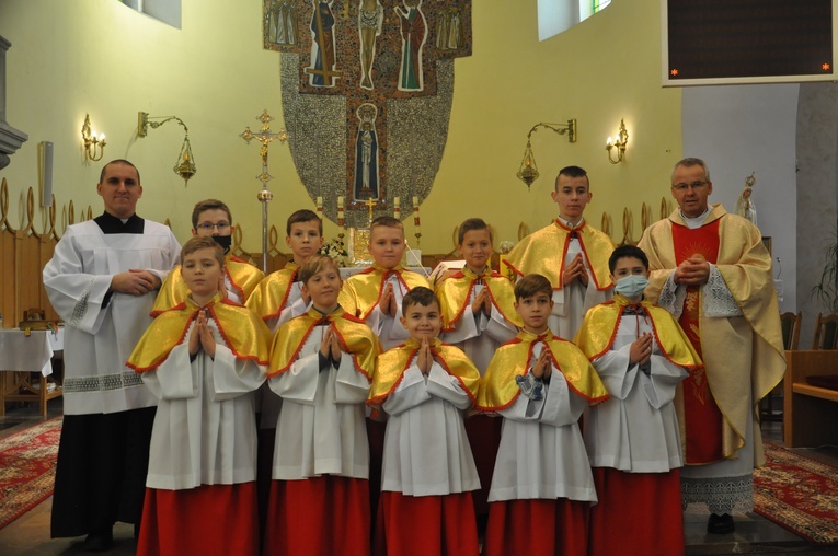 Żabno. Nowi ministranci i deesemki