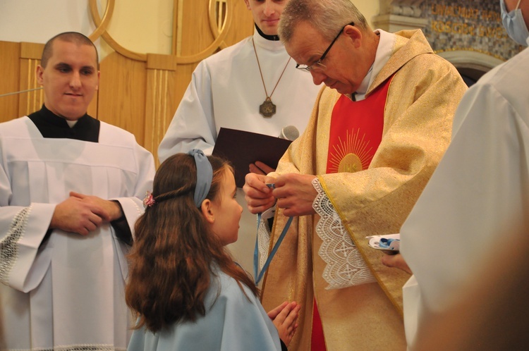 Żabno. Nowi ministranci i deesemki