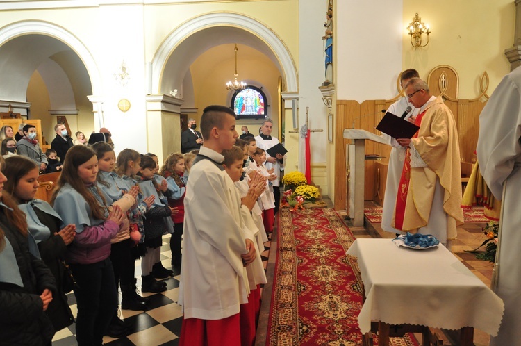 Żabno. Nowi ministranci i deesemki