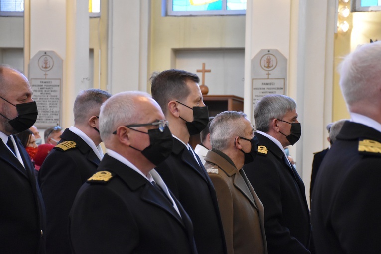 Gdynia. Pogrzeb marynarzy - ofiar terroru komunistycznego