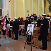Msza św. pogrzebowa sprawowana była w kościele Marynarki Wojennej RP pw. Matki Bożej Częstochowskiej w Gdyni-Oksywiu