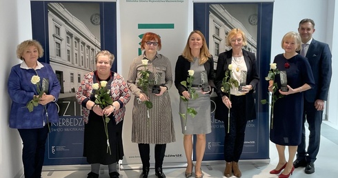 Wśród nagrodzonych (trzecia od prawej) Anna Skubisz-Szymanowska.