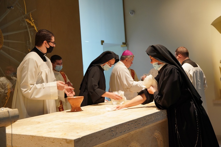 Poświęcenie kaplicy na Dworcu Głównym PKP we Wrocławiu i błogosławieństwo Stacji Dialog PKWP