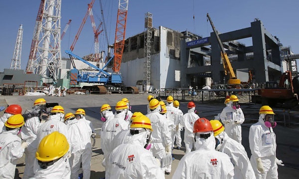 Topnieje lodowa zapora oddzielająca elektrownię w Fukushimie od wód gruntowych