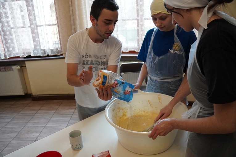 Młodzi ubogim. Modlitwa, integracja i bułeczki św. Elżbiety