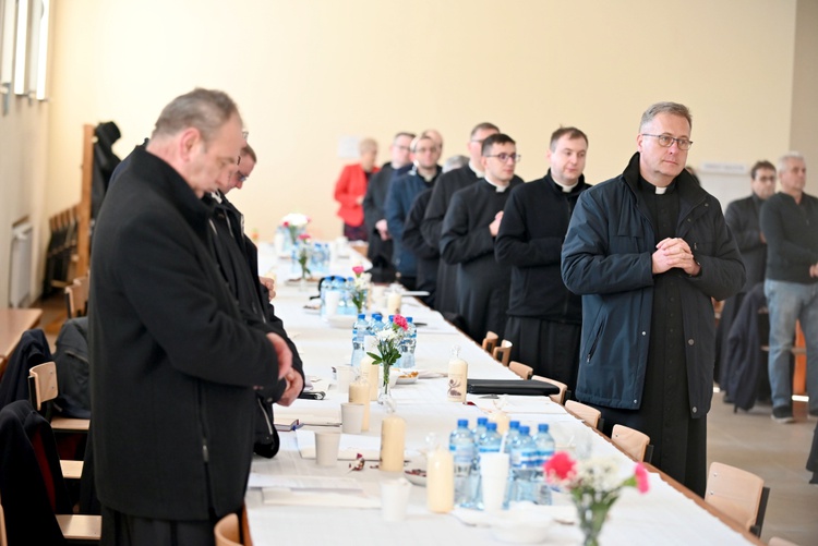 Spotkanie synodalne dla księży i zgromadzeń zakonnych