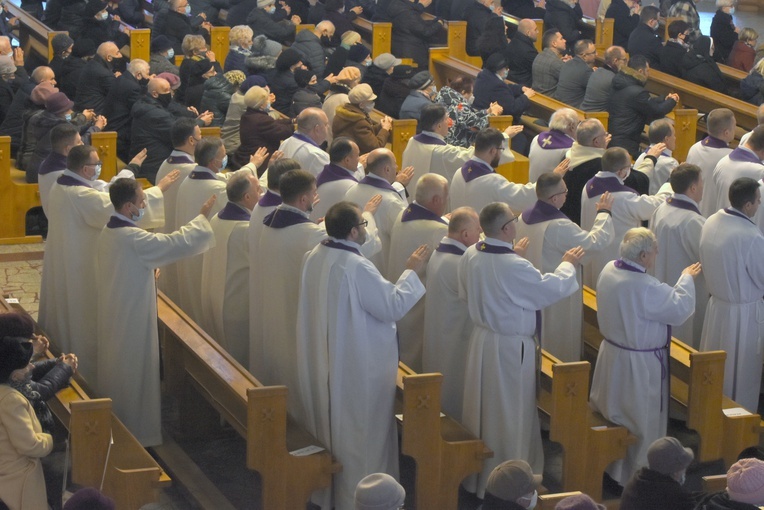 Płock. Pogrzeb ks. Piotra Muzyczyszyna