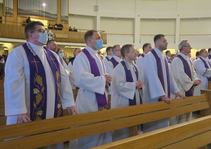 Płock. Pogrzeb ks. Piotra Muzyczyszyna