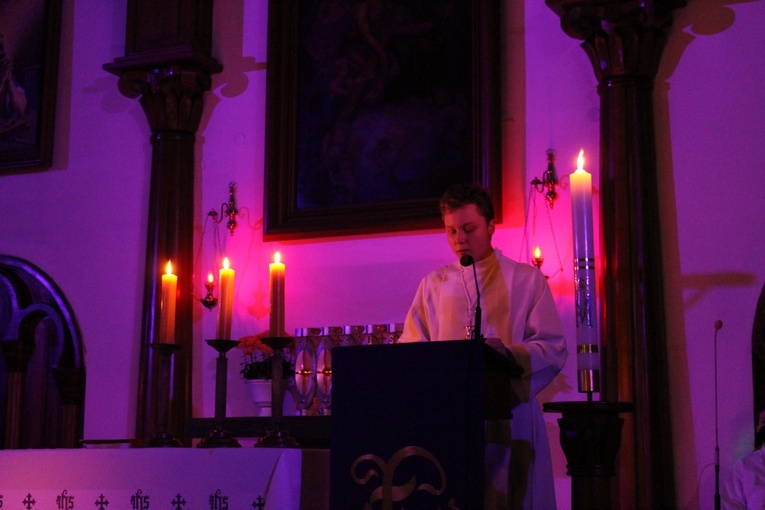 Nabożeństwo wprowadzające w Adwent w parafii pw. Świętej Trójcy
