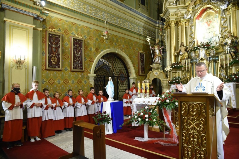 Msza św. rozpoczynająca triduum w odporyszowskim sanktuarium.