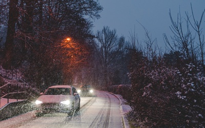 Hiszpania: Setki dróg nieprzejezdnych wskutek śnieżycy Arwen
