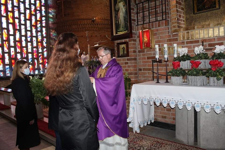 Biadoliny. Wprowadzenie relikwii św. Jana Pawła II