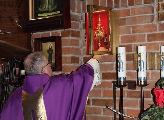 Biadoliny. Wprowadzenie relikwii św. Jana Pawła II