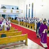 Mszy św. za zmarłych kapłanów przewodniczył bp Marek Solarczyk.
