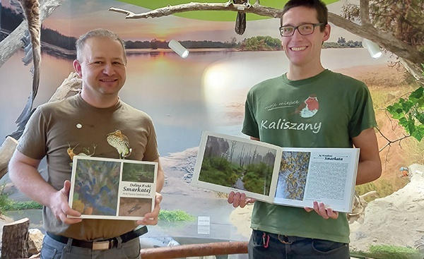 Janusz Wepsięć i Piotr Bednarek prezentują świeżo wydany album.