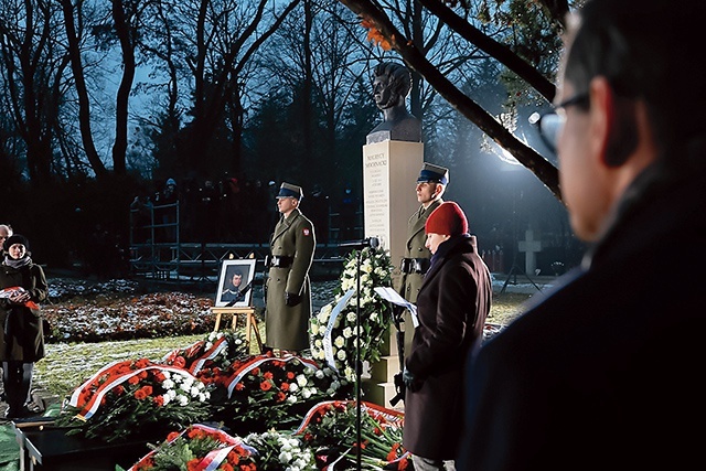 Uroczystościom pogrzebowym przewodniczył ks. płk Bogdan Radziszewski, wikariusz generalny biskupa polowego.