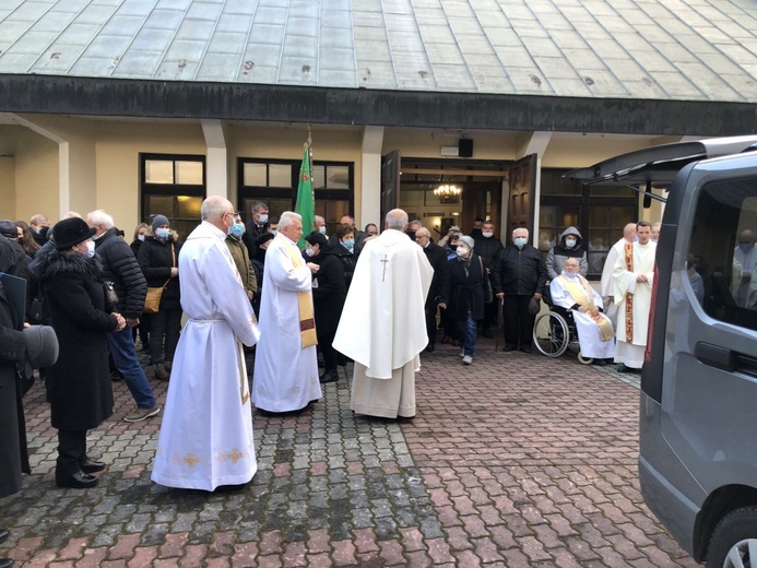 Ostatnie pożegnanie śp. ks. Alojzego Wencepla w Ustroniu-Polanie