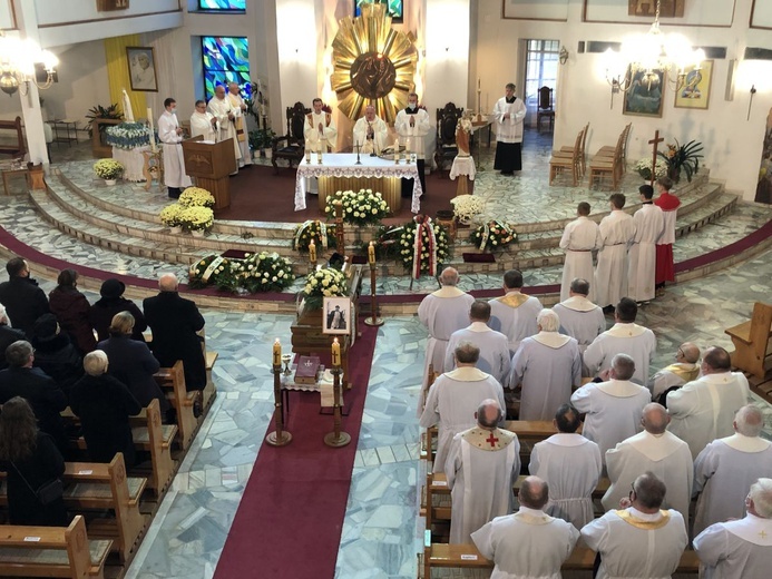 Ostatnie pożegnanie śp. ks. Alojzego Wencepla w Ustroniu-Polanie