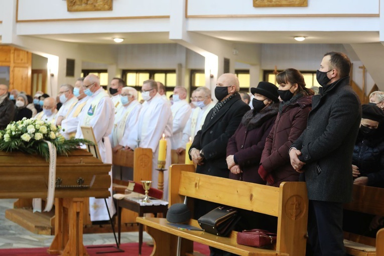 Ostatnie pożegnanie śp. ks. Alojzego Wencepla w Ustroniu-Polanie