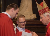 Życzenia solenizantowi złożyli m.in.klerycy WSD w Łowiczu. 